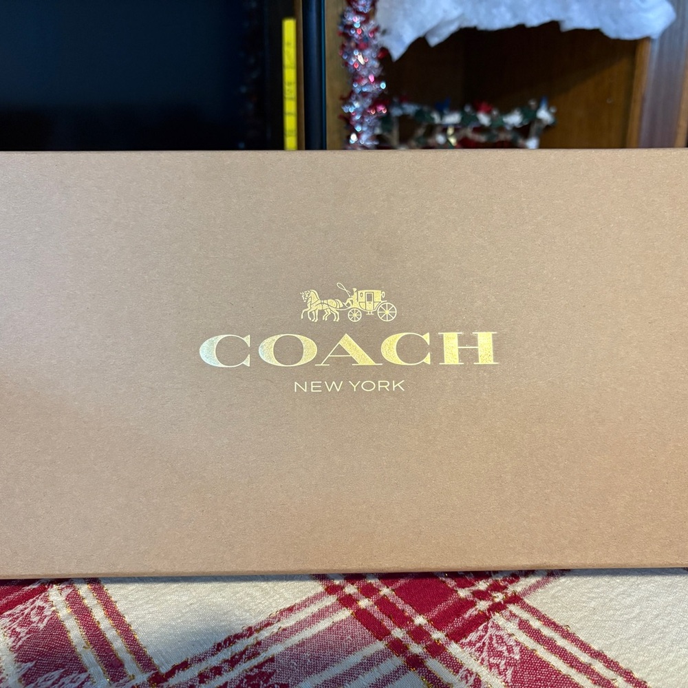 Coach Fuchsia Embossed Wallet w/ Cross body Strap and Cardholder Set COA - Picture 10 of 16